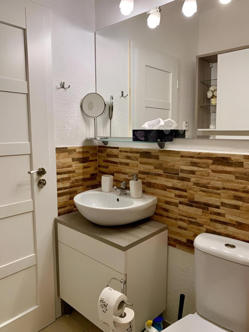 Park View Center Location With Balcony *
