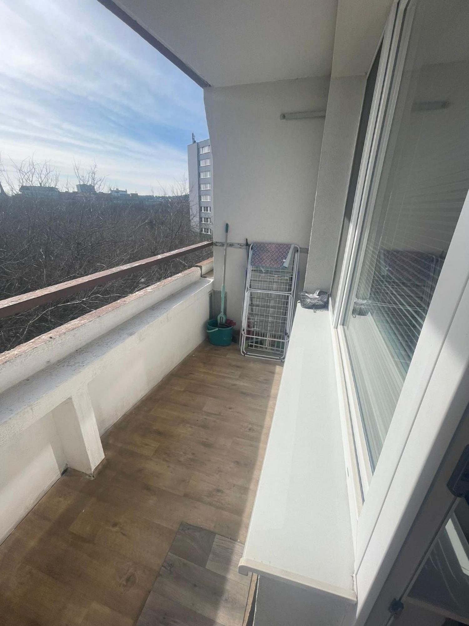 Park View Center Location With Balcony Apartment *