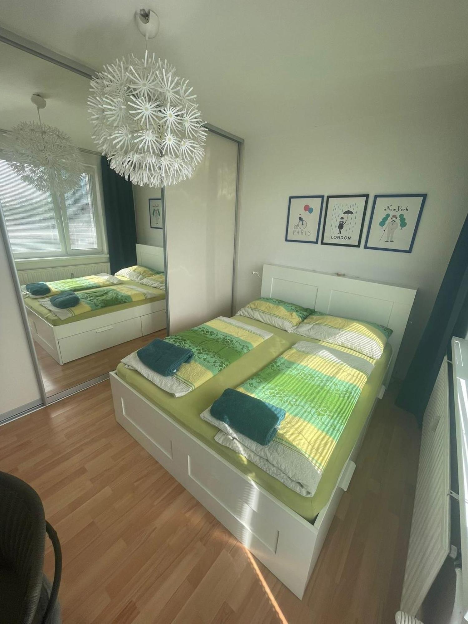 Park View Center Location With Balcony * Pressburg